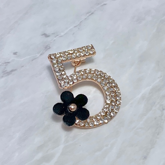 🚫SOLD🚫No.5 Brooch - Picture 3 of 3